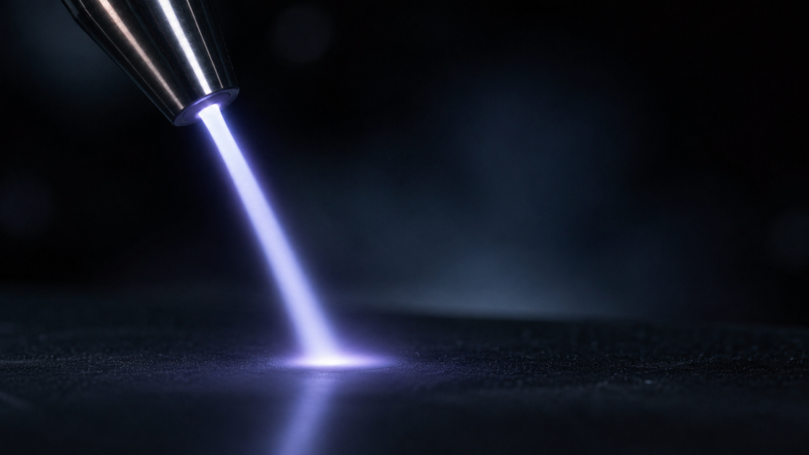 Blue-white dielectric barrier plasma filaments between parallel electrodes